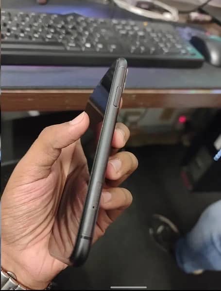 iPhone 11 64gb non pta 3