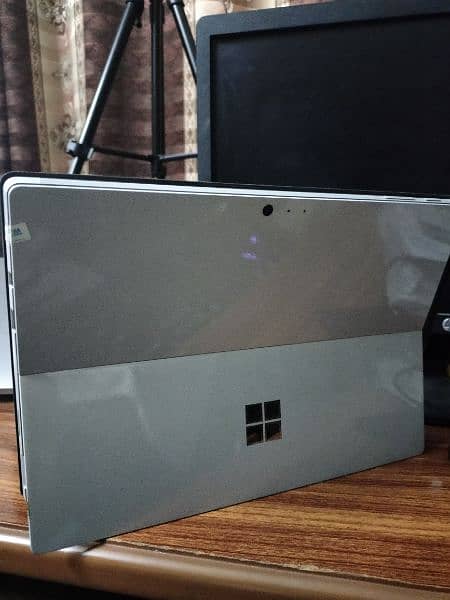 Microsoft Surface Pro - 5th Gen 2