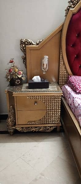 royal bed with side tables and dressing table 3