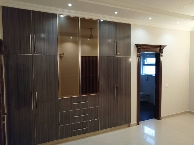 Slightly Used SEPARATE 01 Kanal Upper Portion in DHA5 on RENT 3