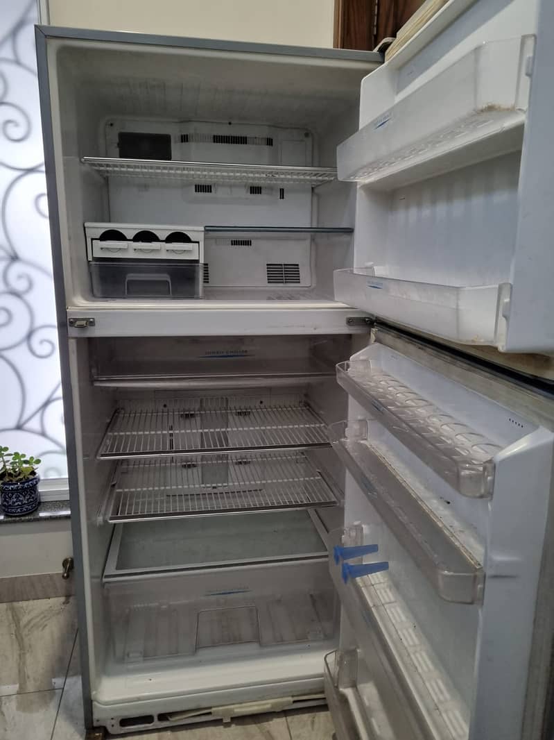 Mitsubishi 20 FT Refrigerator 1