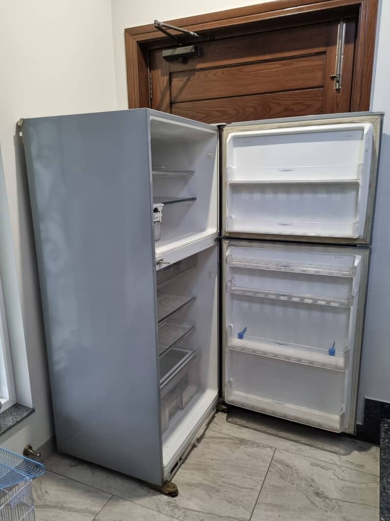 Mitsubishi 20 FT Refrigerator 3