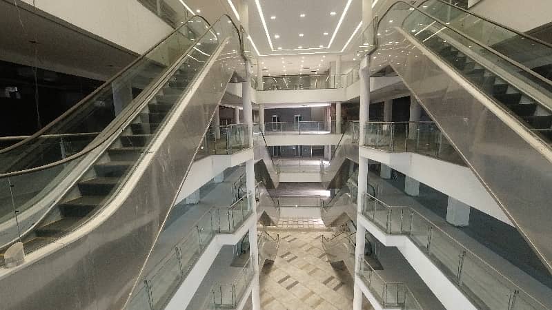 Corner 5000 Square Feet Building Situated In Paragon City For Rent 7