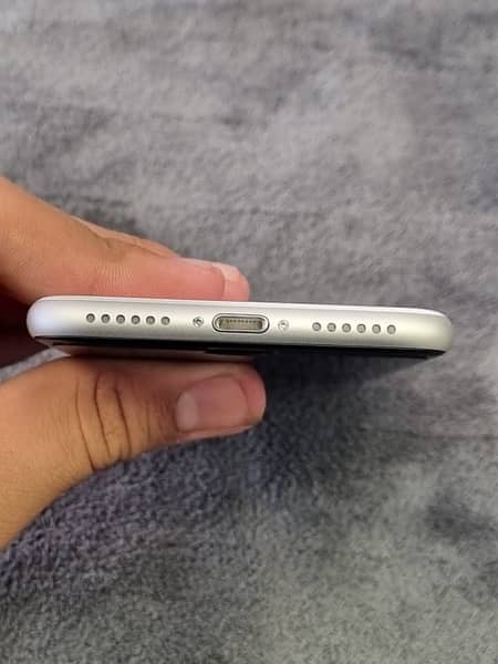 Apple iPhone SE2020 - 128GB - PTA approved 3