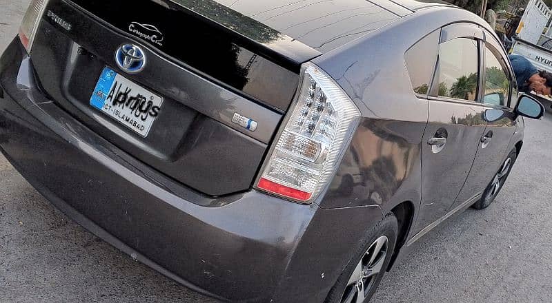 prius 2011 Model 2018 registered . 8