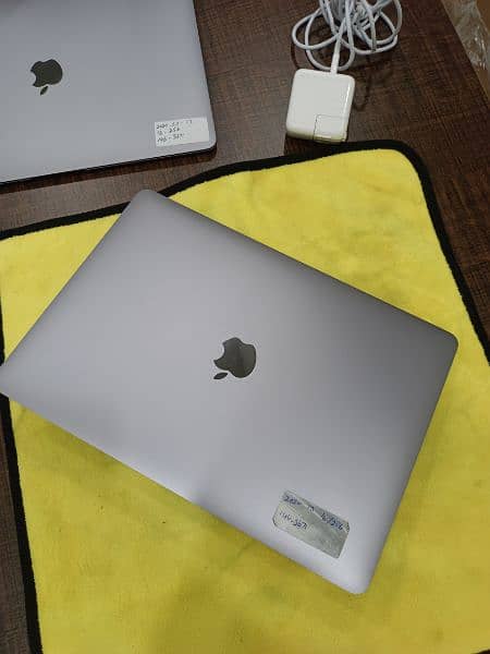 3 UNITS AVAILABLE MACBOOK AIR 2020 10TH GEN CTO MODLE i3 16GB 256GB 7