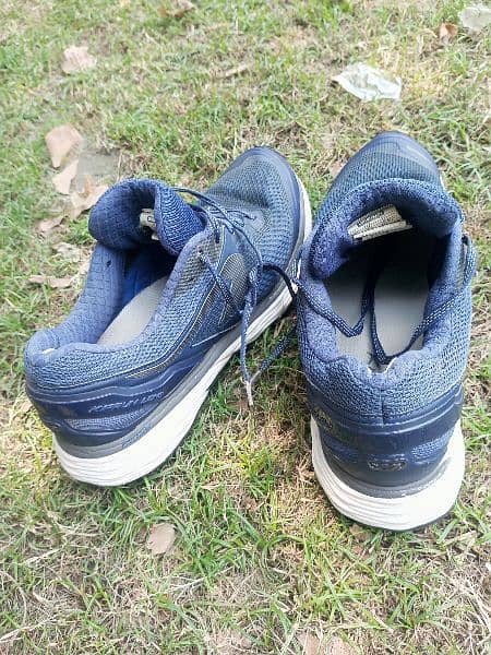 Original running shoes for sale. 6