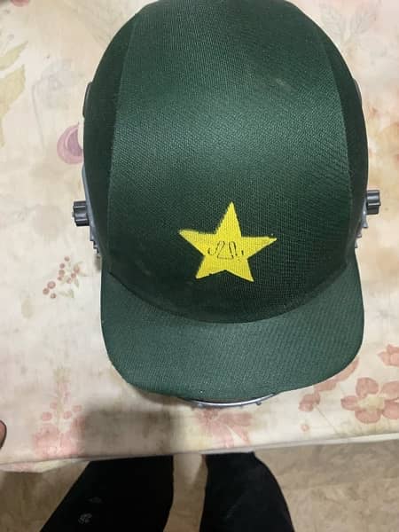 cricket helmet 0