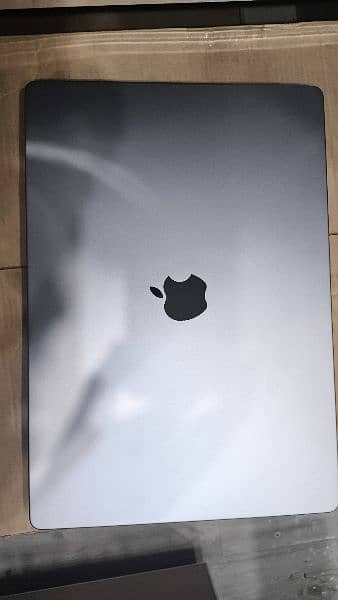 MacBook Pro retina display i7 i9 10by10condition 2