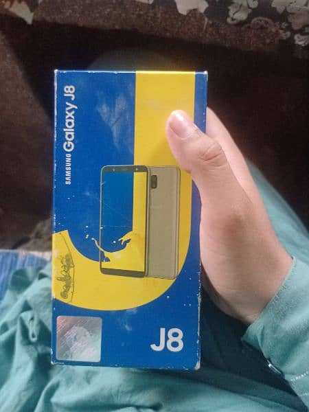 Samsung J8 4 64 7