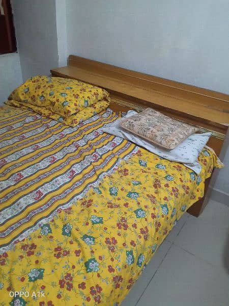 selling bed with mattress in new condition seal packing 2