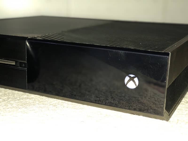 Xbox one 1Tb Elite With one controller 1