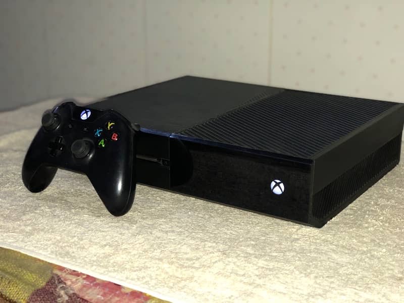 Xbox one 1Tb Elite With one controller 3