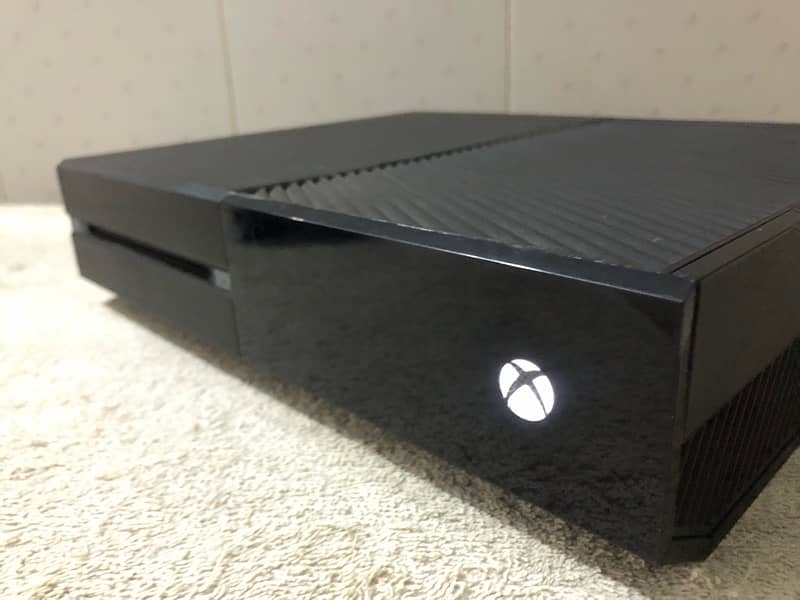 Xbox one 1Tb Elite With one controller 8