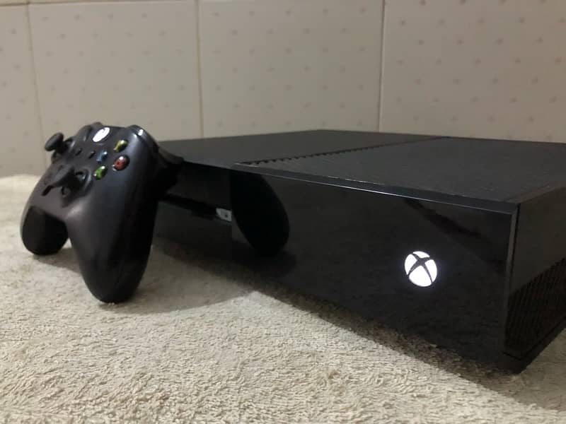 Xbox one 1Tb Elite With one controller 9