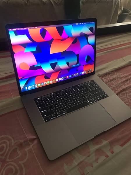 Apple MacBook Pro 2017 15-inches 2