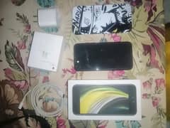 iPhone SE 2020 in warrenty with box ≈ iPhone 11