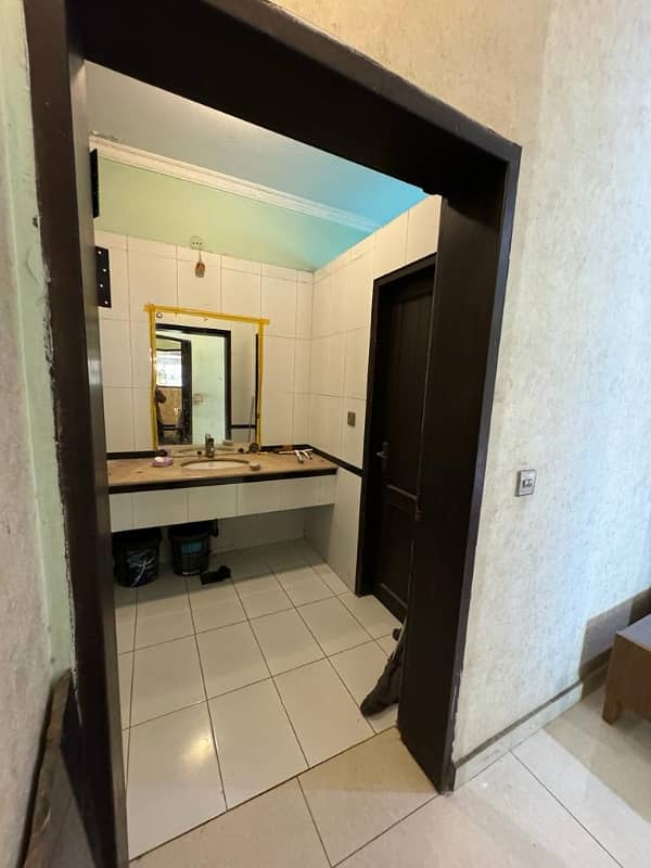 1 KANAL SECOND FLOOR HALL WITH LIFT FOR RENT 9