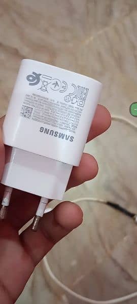 Samsung Galaxy A71 or iphone original fast charger 3