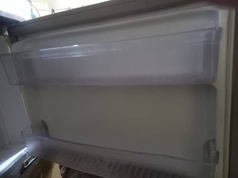 Waves Refrigerator. Good condition. Size medium 3
