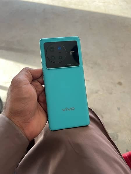 VIVO X80 1