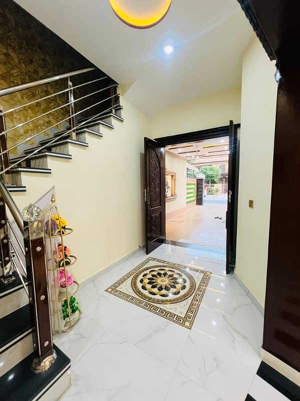 10-Marla Triple-Story Duplex, Brand New Modern House for Sale in Johar Town 20