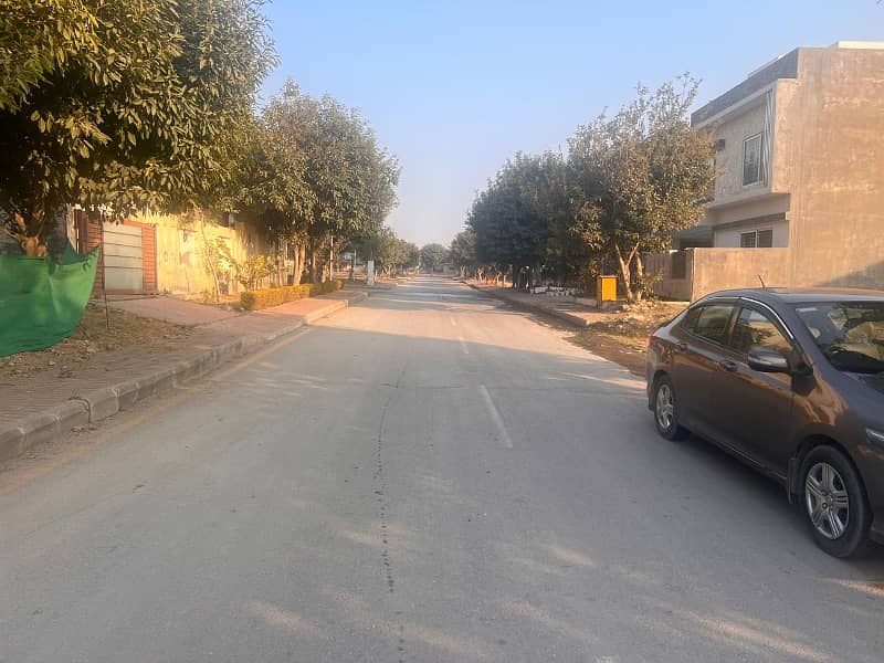 Residential Plot Sized 1 Kanal Is Available For sale In Bahria Town Phase 8 - Sector-B 4