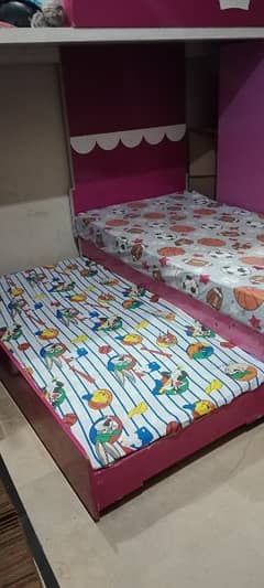 kids trippple bunk bed with cupbord without matree