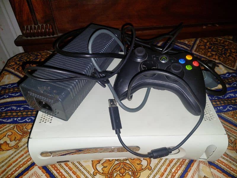 xbox 360 256 gb with 80 games. 4