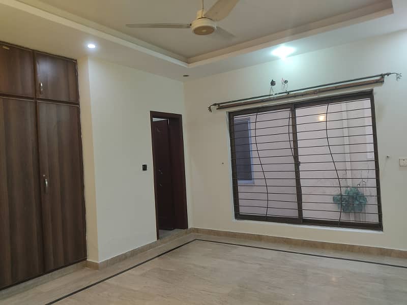 Separate Gate 1 Kanal Upper Portion Available For Rent 7