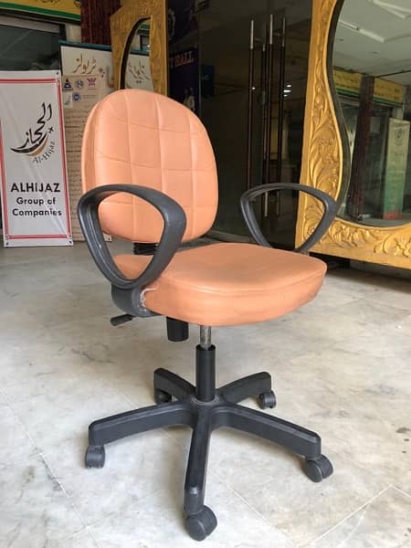 Per Chair 5000. Complete Set of Office Chairs and table. 2
