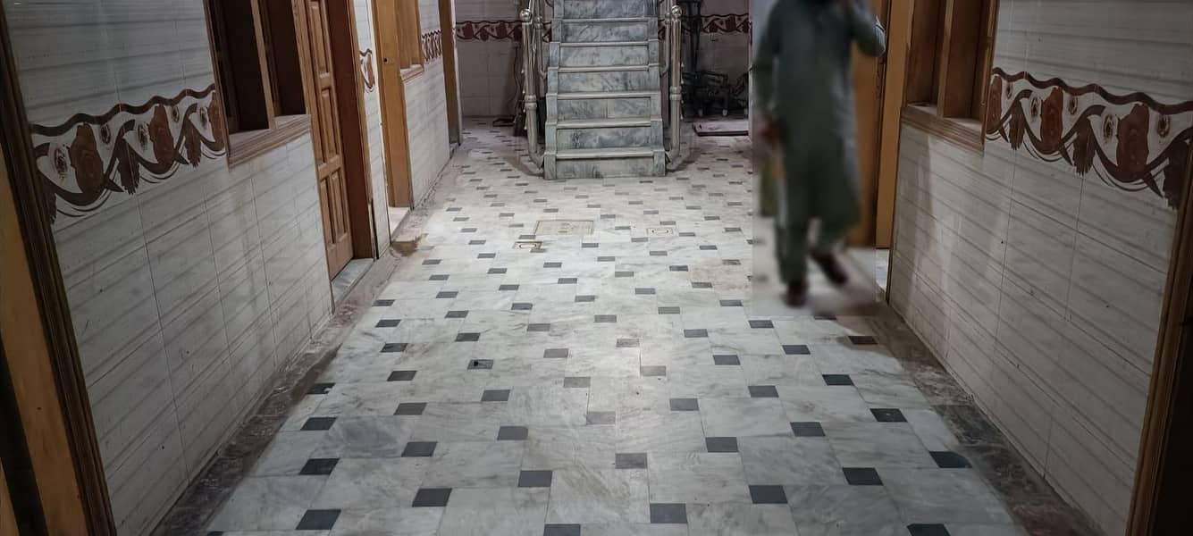 Room Spread Over 100 Square Feet In Sunehri Masjid Road Available 2