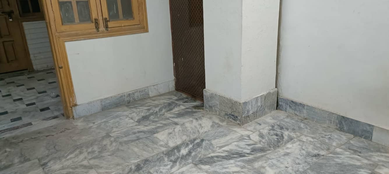 Room Spread Over 100 Square Feet In Sunehri Masjid Road Available 6
