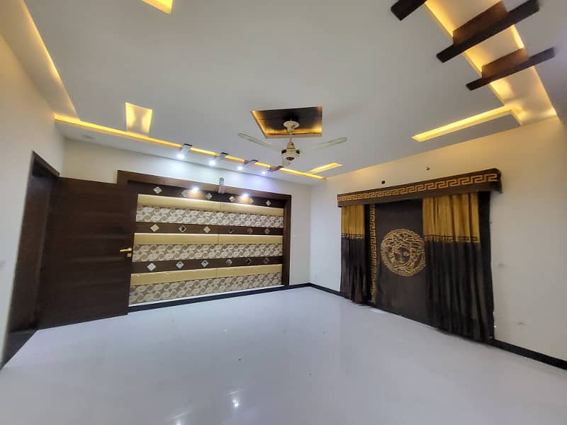 25 Marla Brand New type luxury House available For rent only silent office Prime Location Near doctor hospital or Emporium Mall, Shaukat Khanum Hospital 11