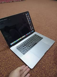 Apple MacBook pro 2019 Model 16 gb rem 256ssd with touch screen