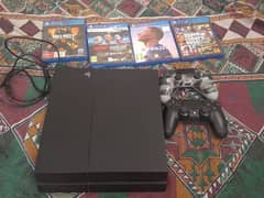 PS4 flat with 2 controllers 4 game 1 original charger.