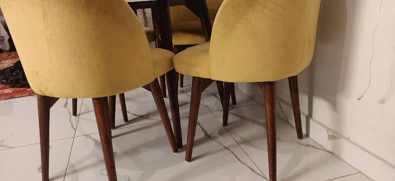 4chairs 1 table original price 50k each piece is 10k now it's only 38k 3