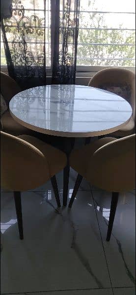 4chairs 1 table original price 50k each piece is 10k now it's only 38k 4
