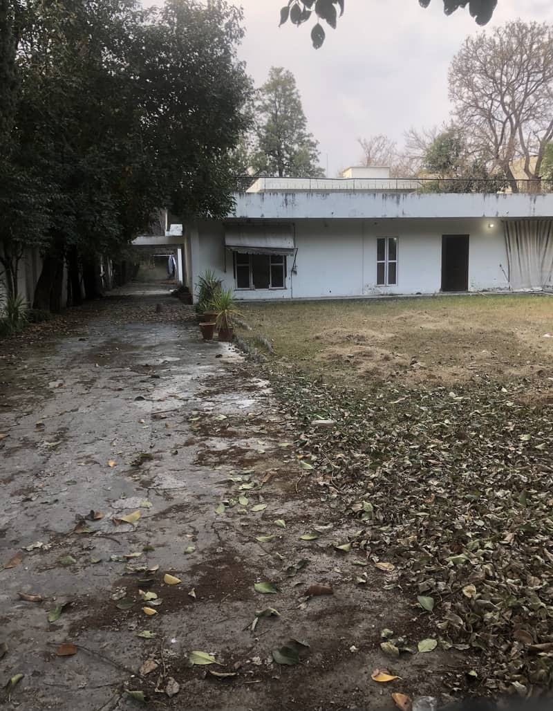 2133 Square Yard demolishable House Available For Sale In G-6/3 2