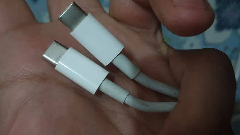 apple macbook pro C to C charging and data cable 100 % ogrinal 1