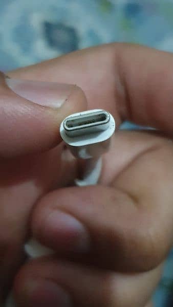 apple macbook pro C to C charging and data cable 100 % ogrinal 2