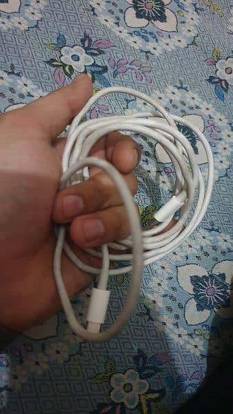 apple macbook pro C to C charging and data cable 100 % ogrinal 3