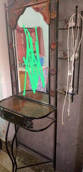 1 year used iron road dressing table urgent for sale 10/9 condition 1