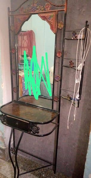 1 year used iron road dressing table urgent for sale 10/9 condition 2