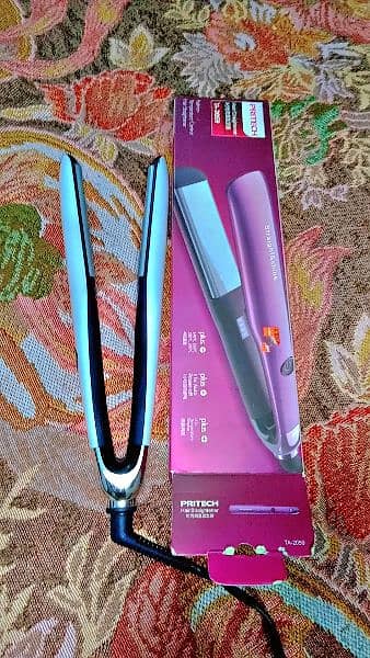 Branded straightener with box 1