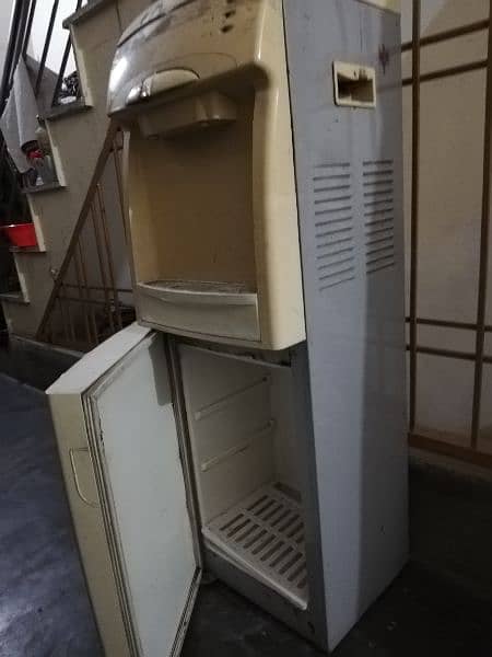 Orient Water Dispenser with refrigerator 2