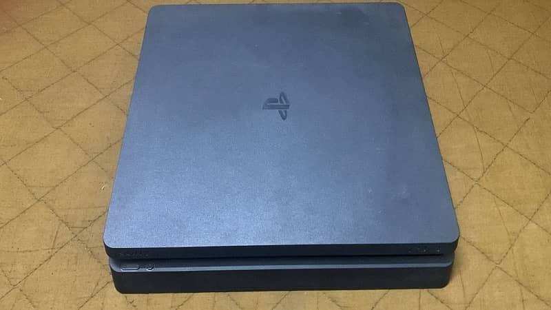 Playstation 4 slim 1 TB with two Games and two controllers 1