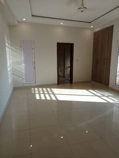 3 Bed Luxuries Apartments For Rent In River Hills Family Plaza Neat And Clear Building