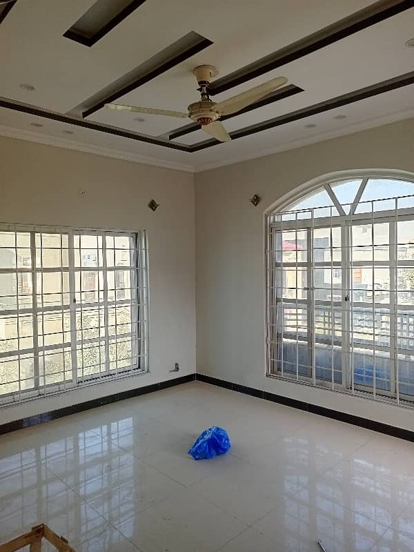 8 Marla House For Rent In Usman Block Phase 8 9