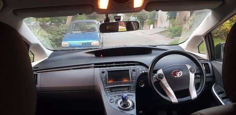 Toyota Prius 2010 Like New for sale in lahore 2